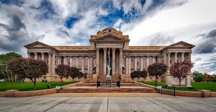 Image of exterior of courthouse